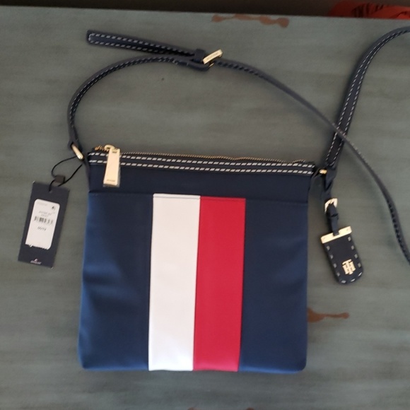 Tommy Hilfiger Handbags - Tommy Hilfiger Purse